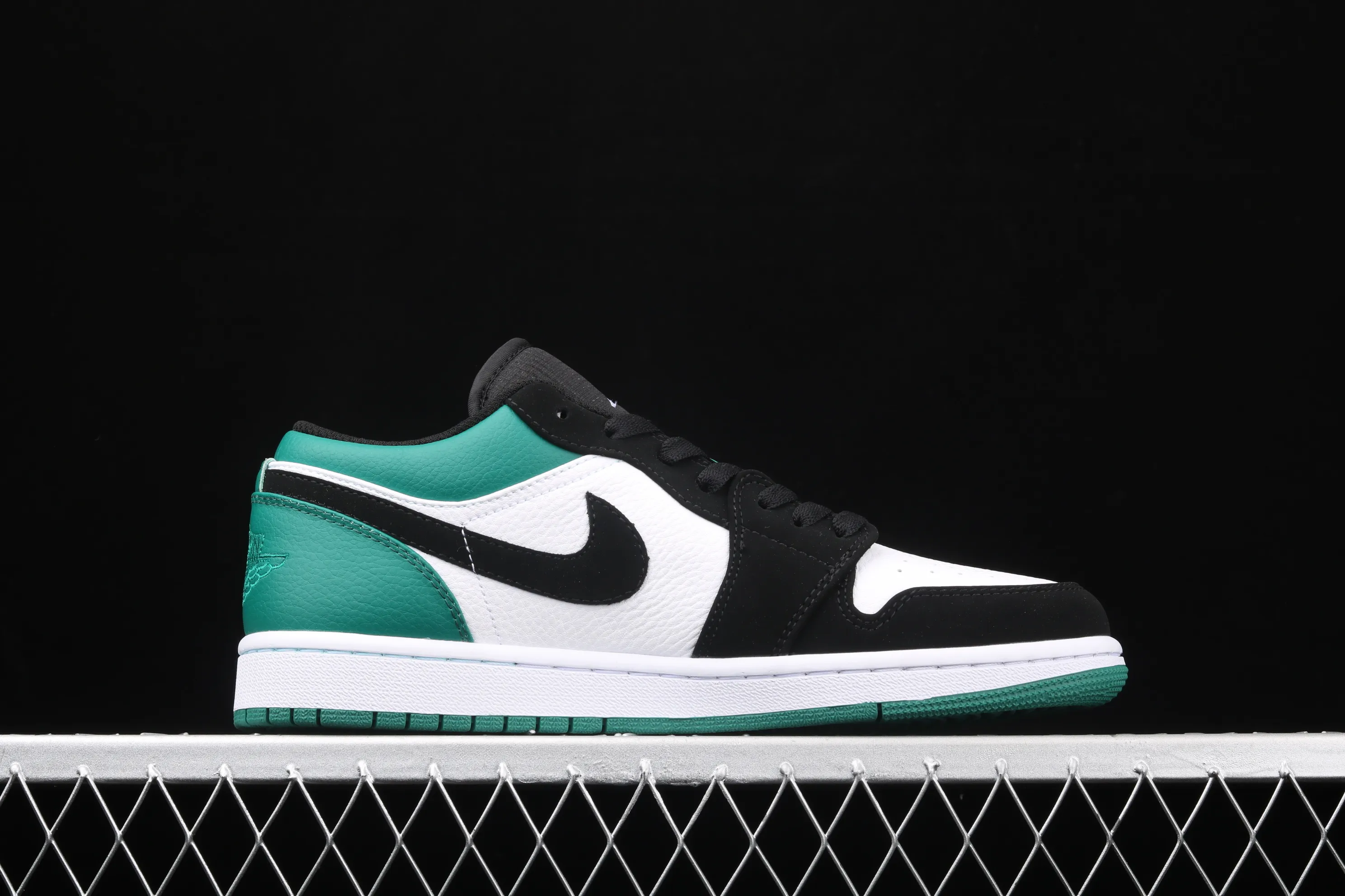 All Categories Air Jordan Jordan Series Basketball Shoes Air Jordan 1 Low New Version Air Jordan 1 Low AJ1 Joe 1 Low Top Leather Black Green Toe 553558-113